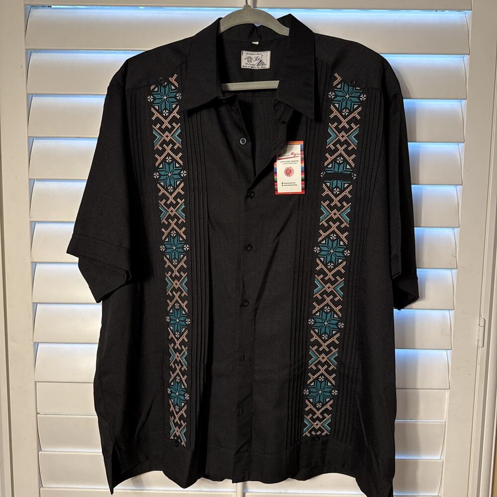 Guayabera Fina de Gala con Bordado Geométrico Yucateco